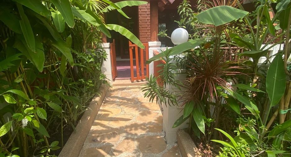 For sale and for rent 3 bedrooms townhouse in Watthana, Bangkok