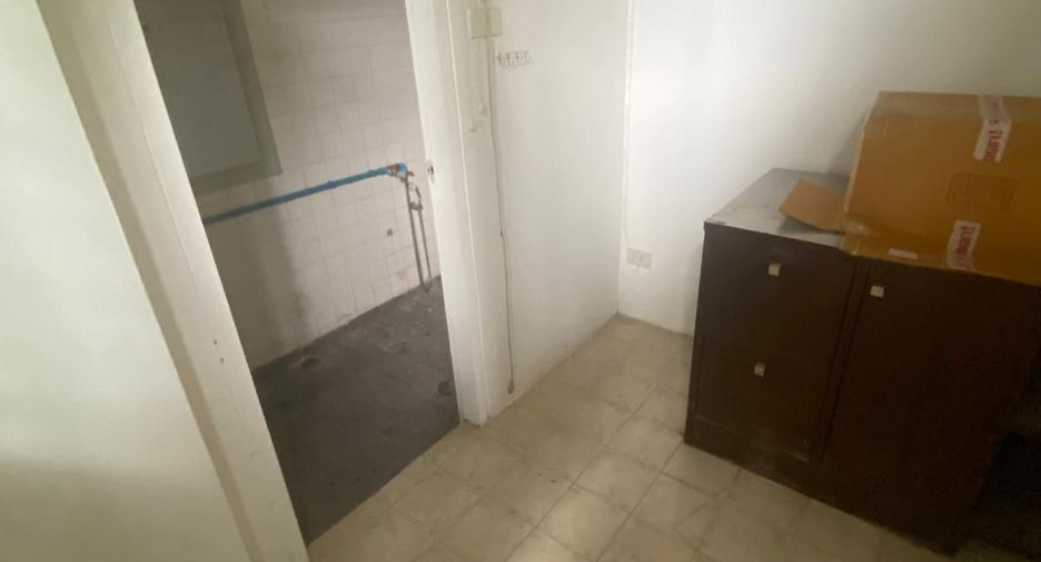 For sale and for rent 3 bedrooms townhouse in Watthana, Bangkok