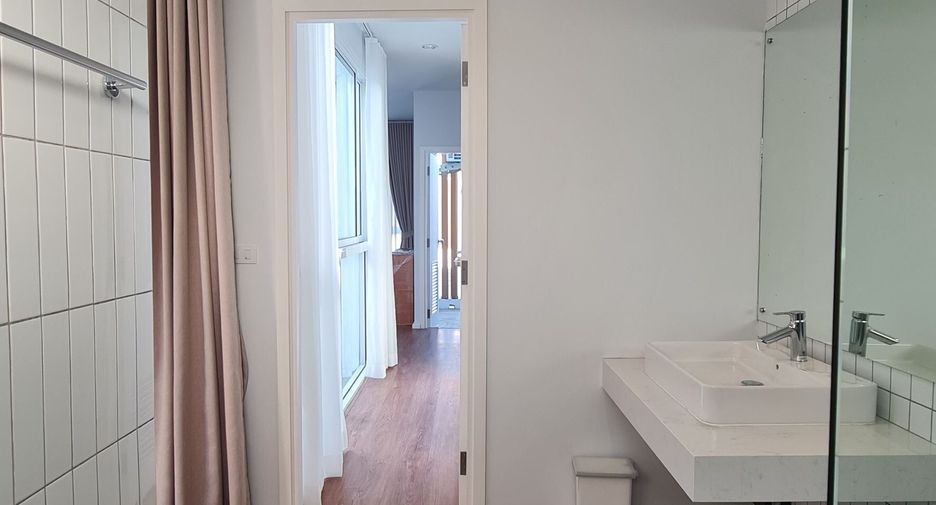 For rent 4 bedrooms house in Mueang Chiang Mai, Chiang Mai