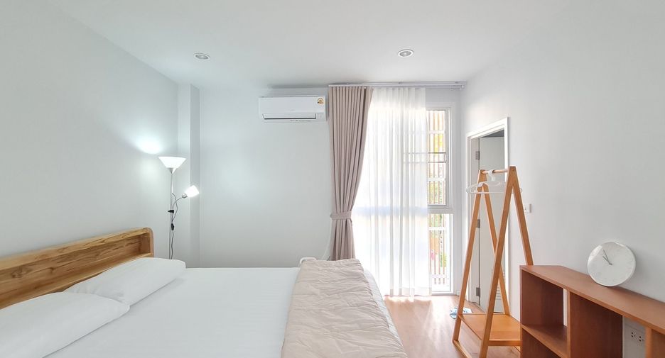 For rent 4 bedrooms house in Mueang Chiang Mai, Chiang Mai
