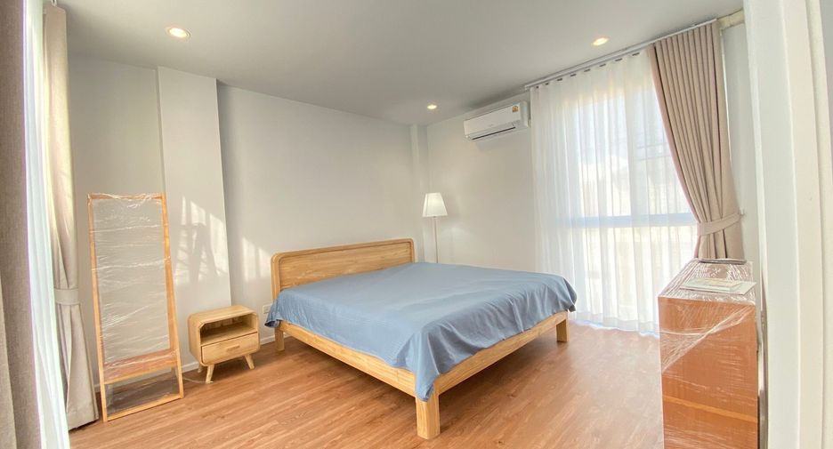 For rent 4 bedrooms house in Mueang Chiang Mai, Chiang Mai