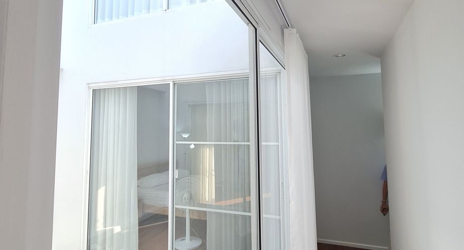 For rent 4 bedrooms house in Mueang Chiang Mai, Chiang Mai