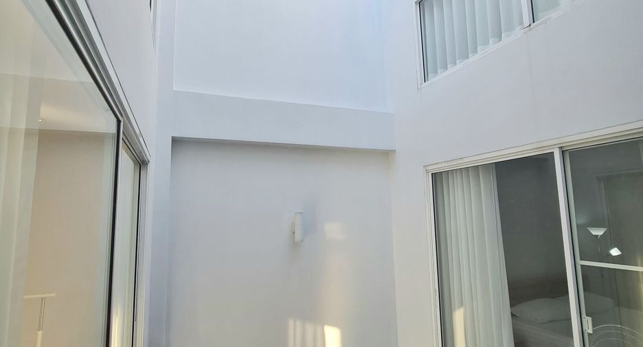 For rent 4 bedrooms house in Mueang Chiang Mai, Chiang Mai
