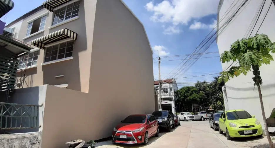出租 2 卧室 联排别墅 在 Bang Sao Thong, Samut Prakan