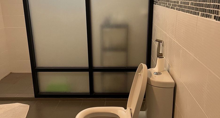 For sale 2 bedrooms condo in Khlong Toei, Bangkok