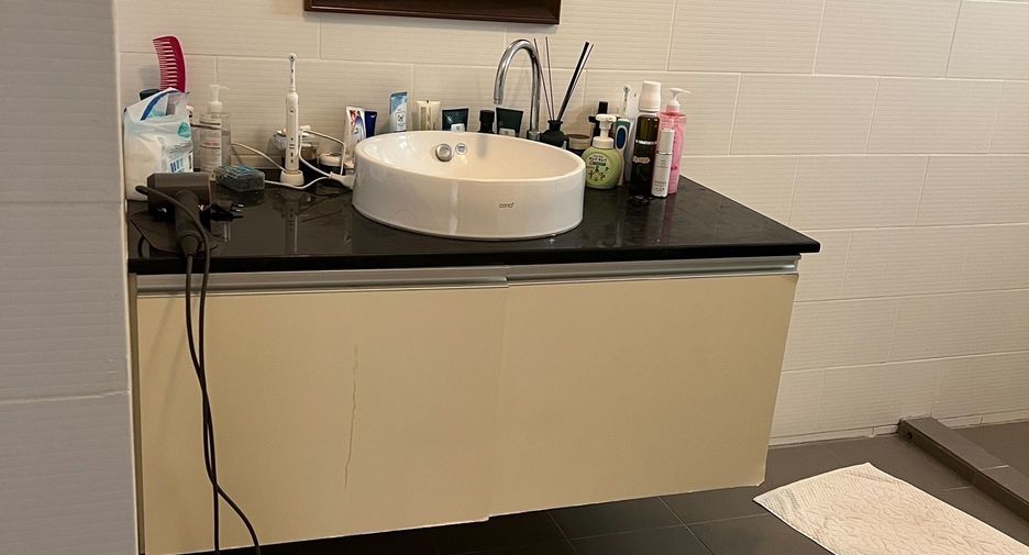 For sale 2 bedrooms condo in Khlong Toei, Bangkok