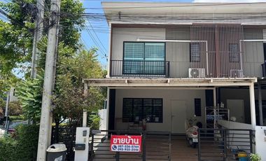 À vendre 3 chambres maison de ville à Prawet, Bangkok