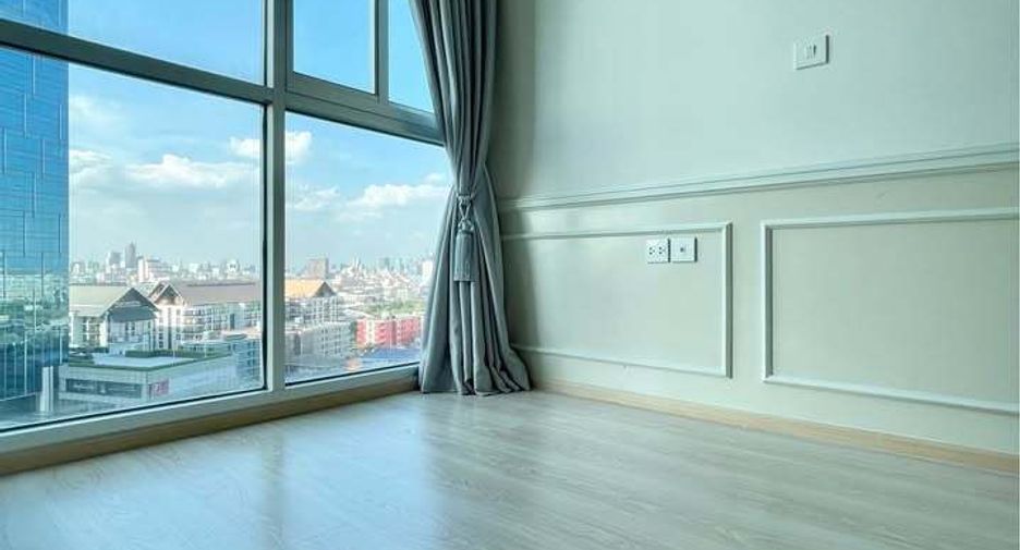 À vendre 2 chambres condo à Huai Khwang, Bangkok