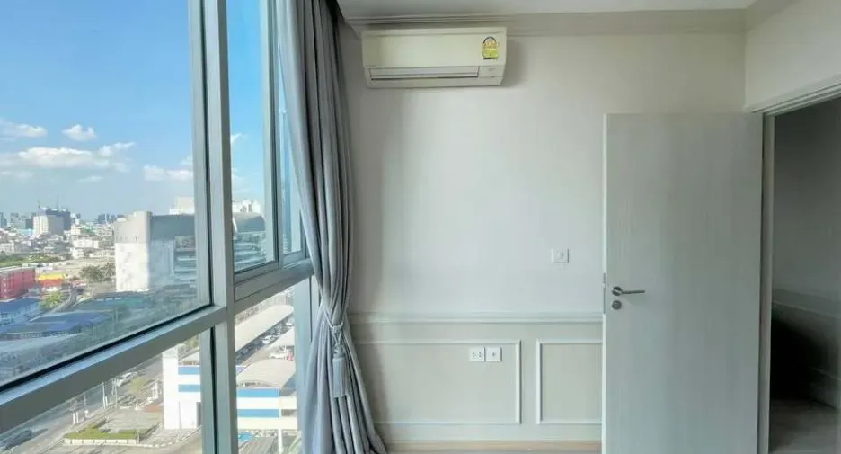À vendre 2 chambres condo à Huai Khwang, Bangkok