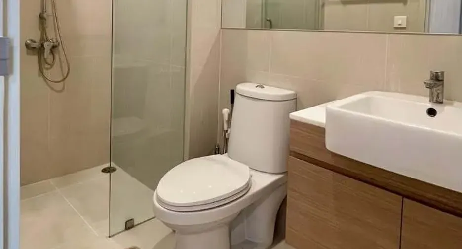 À vendre 2 chambres condo à Huai Khwang, Bangkok