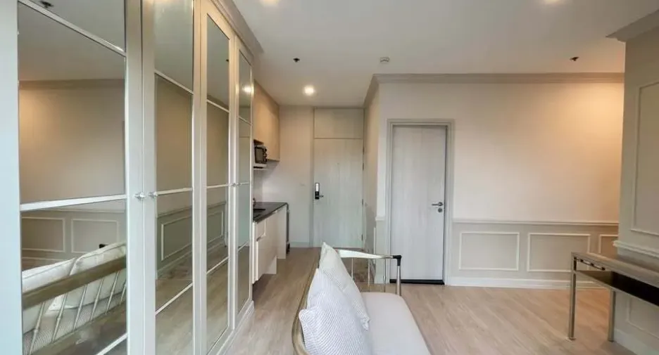 À vendre 2 chambres condo à Huai Khwang, Bangkok