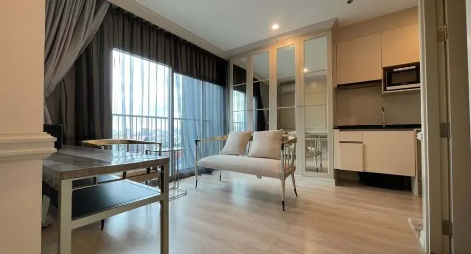 À vendre 2 chambres condo à Huai Khwang, Bangkok