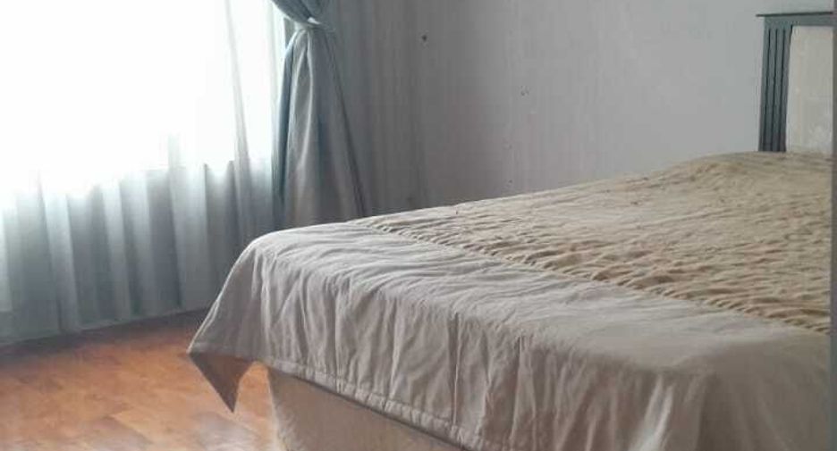 For sale 3 bedrooms condo in Sathon, Bangkok
