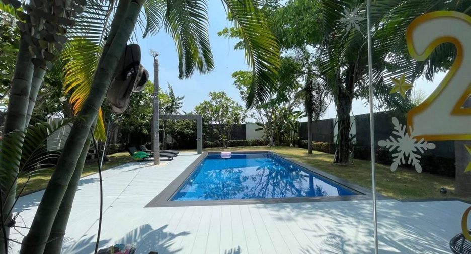 For rent 4 bedrooms villa in Saraphi, Chiang Mai