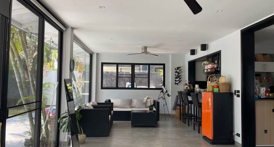 For rent 4 bedrooms villa in Saraphi, Chiang Mai