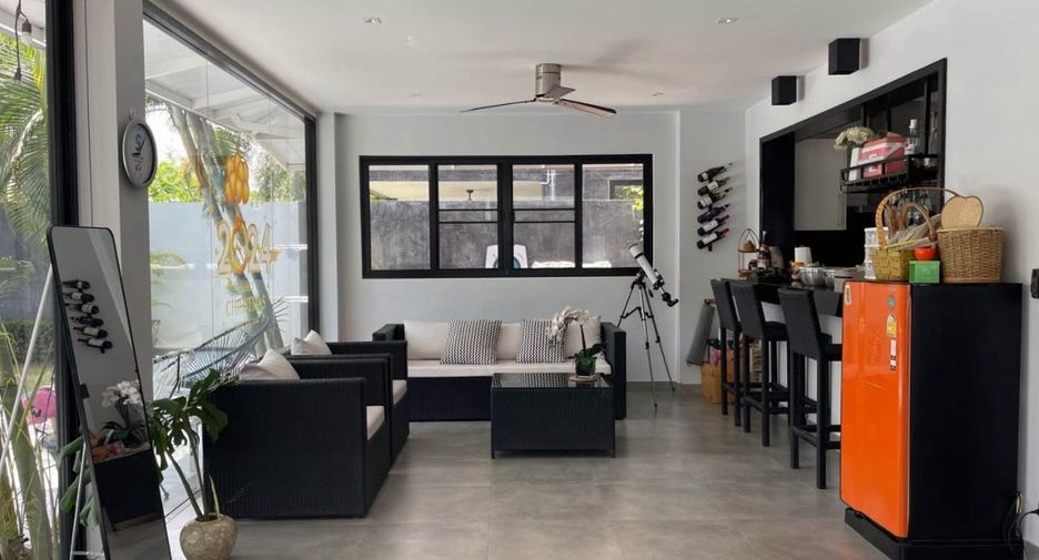 For rent 4 bedrooms villa in Saraphi, Chiang Mai