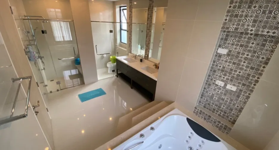 À vendre 5 chambres maison à Phasi Charoen, Bangkok