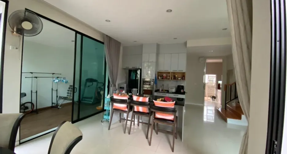À vendre 5 chambres maison à Phasi Charoen, Bangkok