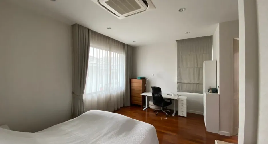 À vendre 5 chambres maison à Phasi Charoen, Bangkok