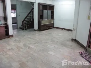 出租 4 卧室 联排别墅 在 Wang Thong Lang, 曼谷