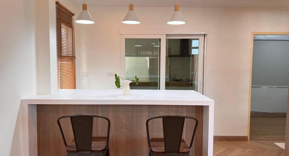 For rent 4 bedrooms house in Mueang Chiang Mai, Chiang Mai