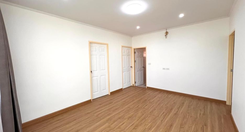 For rent 4 bedrooms house in Mueang Chiang Mai, Chiang Mai