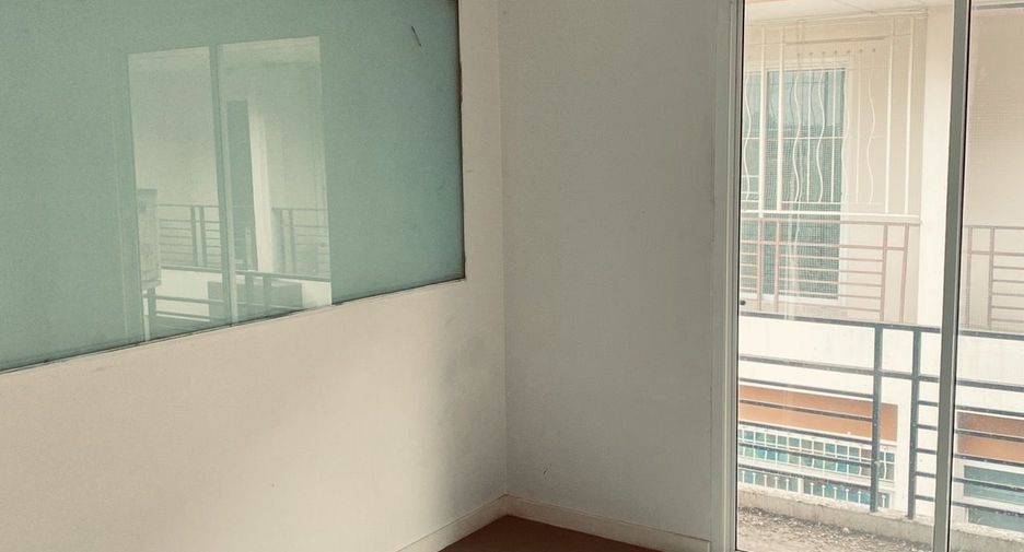 For sale 4 bedrooms townhouse in Bang Khen, Bangkok
