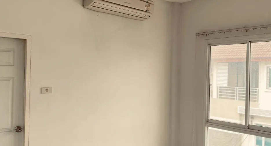 For sale 4 bedrooms townhouse in Bang Khen, Bangkok