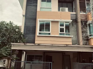 For sale 4 bedrooms townhouse in Bang Khen, Bangkok