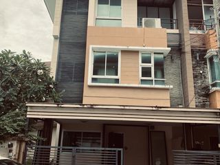 For sale 4 bedrooms townhouse in Bang Khen, Bangkok
