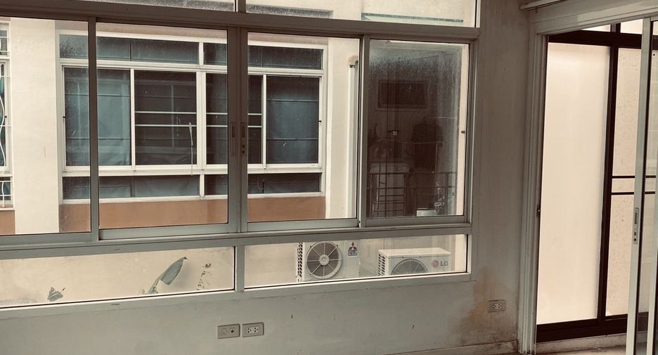 For sale 4 bedrooms townhouse in Bang Khen, Bangkok