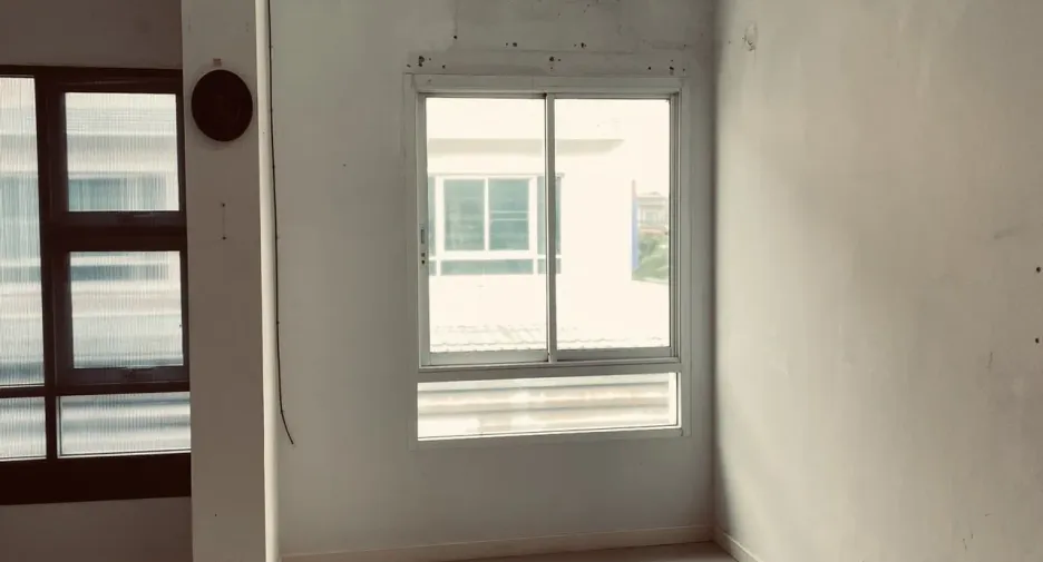 For sale 4 bedrooms townhouse in Bang Khen, Bangkok