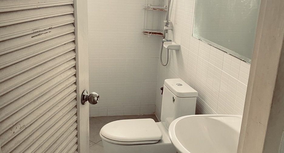 For sale 4 bedrooms townhouse in Bang Khen, Bangkok