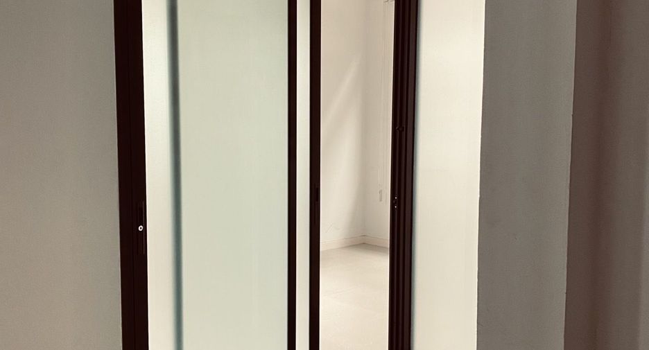For sale 4 bedrooms townhouse in Bang Khen, Bangkok