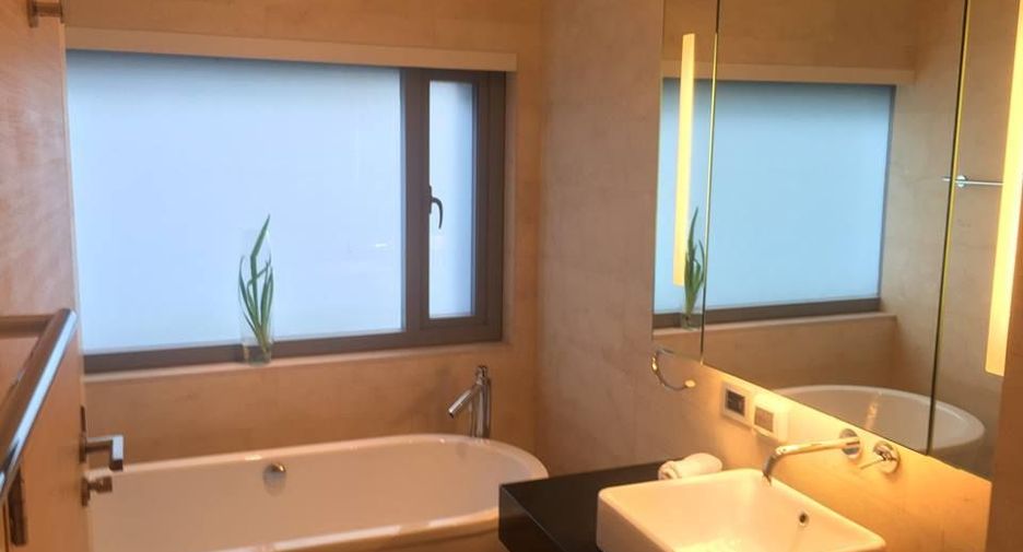 For sale 2 bedrooms condo in Sathon, Bangkok