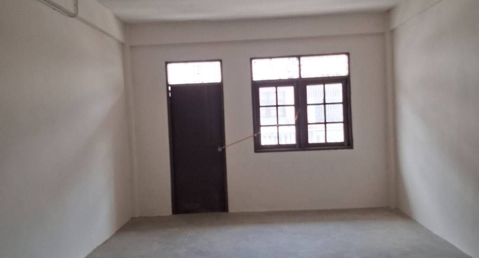 For sale 3 bedrooms townhouse in Bang Khun Thian, Bangkok