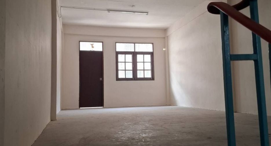 À vendre 3 chambres maison de ville à Bang Khun Thian, Bangkok