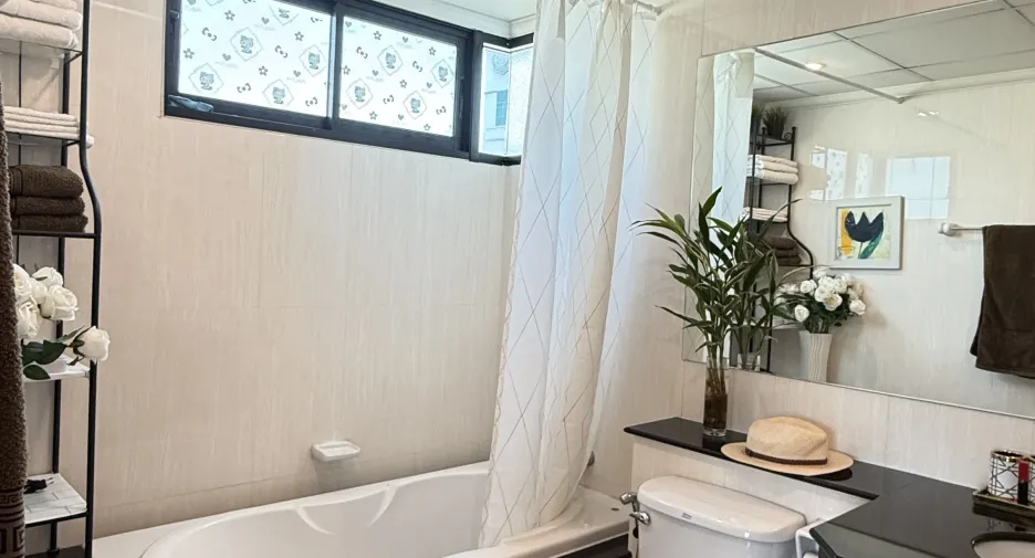 Condo en venta y en alquiler de 1 habitaciones en Watthana, Bangkok