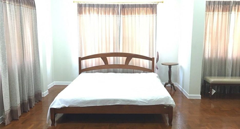 For rent 4 bedrooms house in Mueang Chiang Mai, Chiang Mai