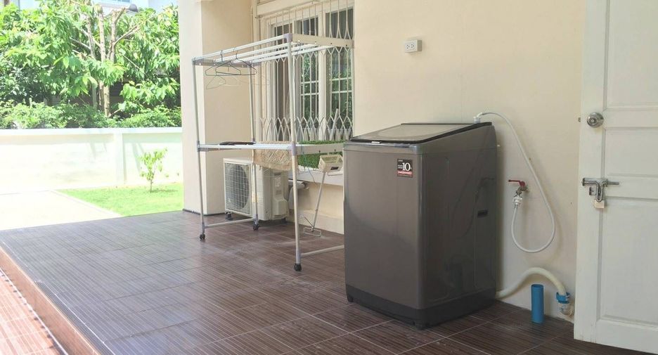 For rent 4 bedrooms house in Mueang Chiang Mai, Chiang Mai