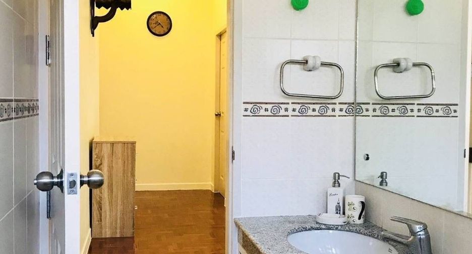 For rent 4 bedrooms house in Mueang Chiang Mai, Chiang Mai