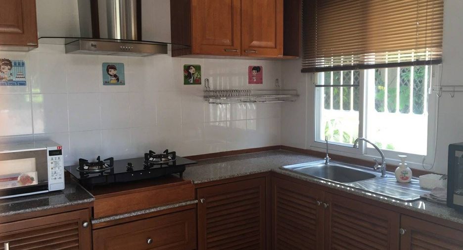 For rent 4 bedrooms house in Mueang Chiang Mai, Chiang Mai