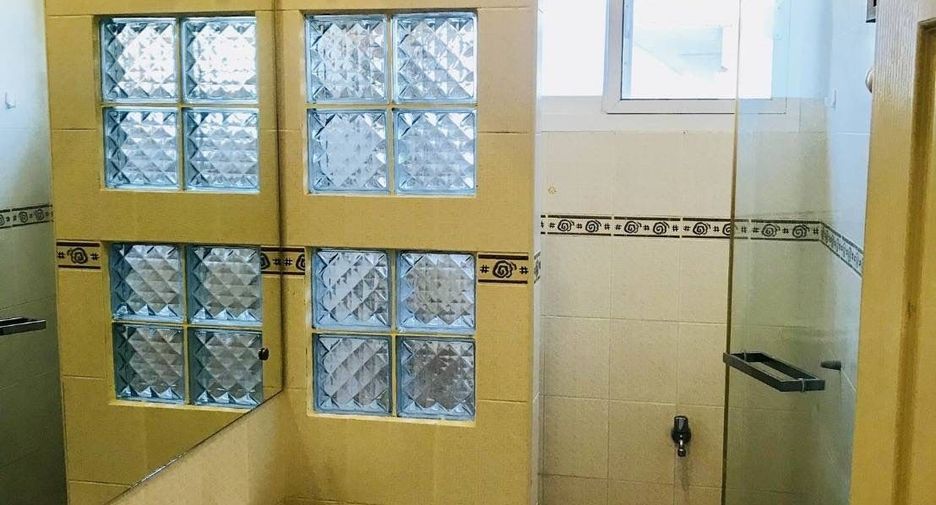 For rent 4 bedrooms house in Mueang Chiang Mai, Chiang Mai