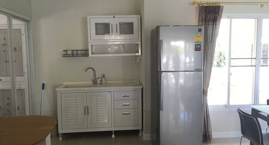 For rent 4 bedrooms house in Mueang Chiang Mai, Chiang Mai