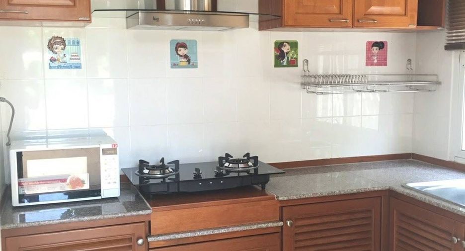 For rent 4 bedrooms house in Mueang Chiang Mai, Chiang Mai