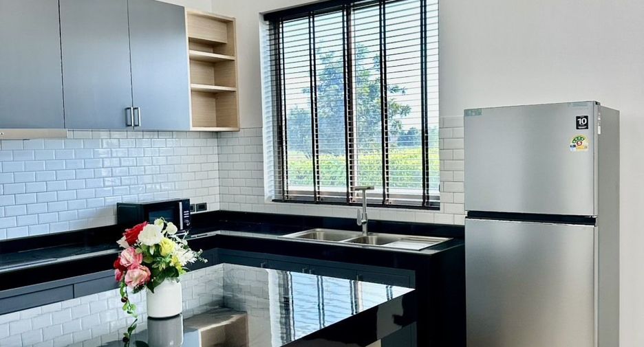 For rent 3 bedrooms villa in Saraphi, Chiang Mai
