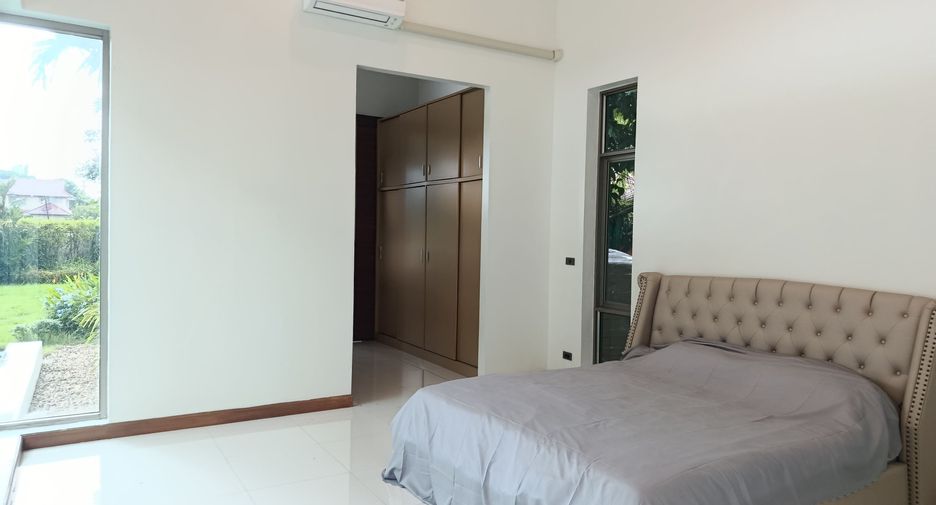 For rent 3 bedrooms villa in Saraphi, Chiang Mai