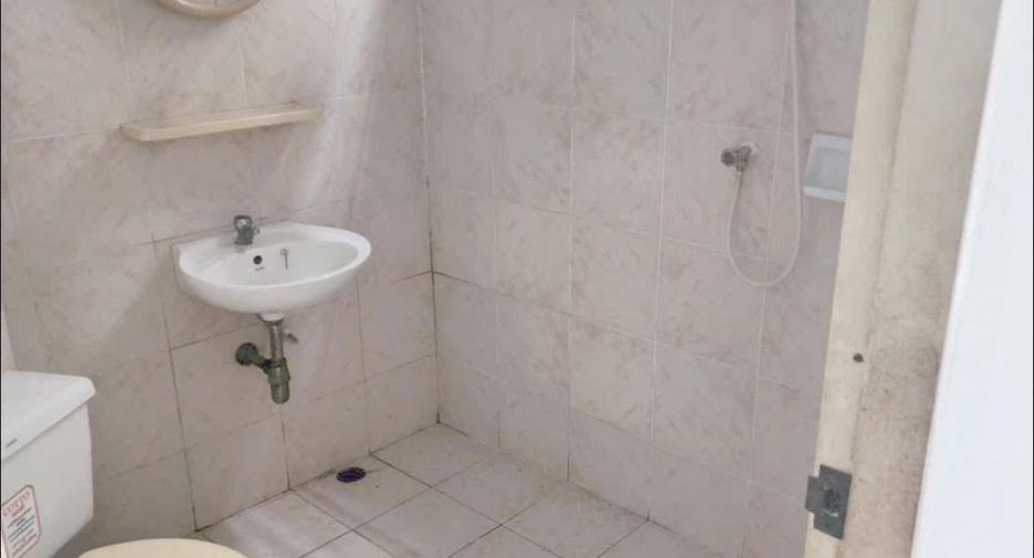 For sale 1 bed condo in Khan Na Yao, Bangkok