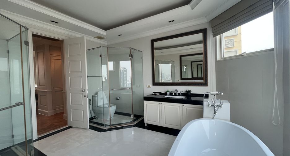 Condo en venta de 4 habitaciones en Watthana, Bangkok
