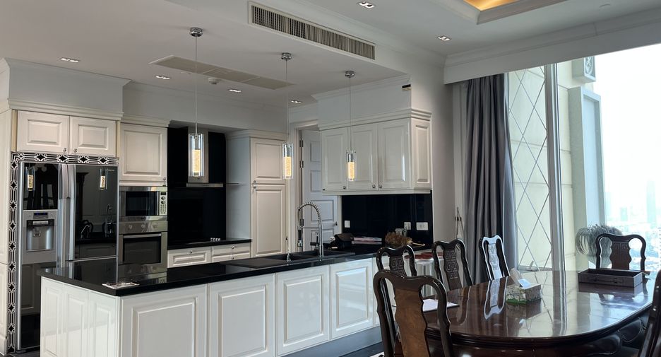 Condo en venta de 4 habitaciones en Watthana, Bangkok